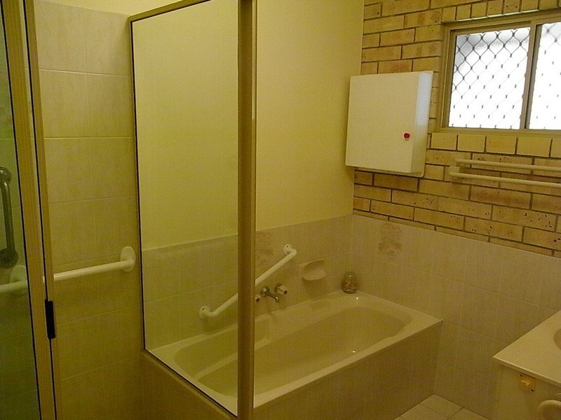 2/13 Fourth Avenue, Bongaree QLD 4507