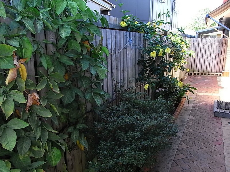 2/13 Fourth Avenue, Bongaree QLD 4507