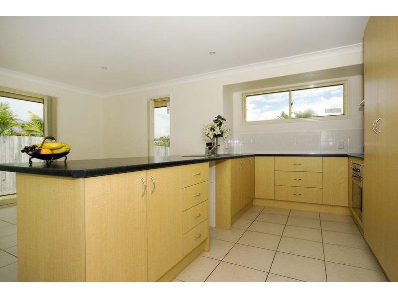 6 Bronte Place, Sandstone Point QLD 4511