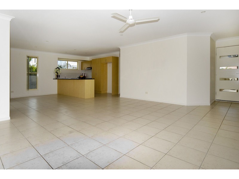 6 Bronte Place, Sandstone Point QLD 4511