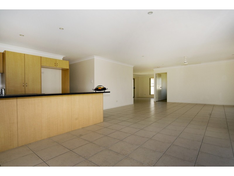 6 Bronte Place, Sandstone Point QLD 4511