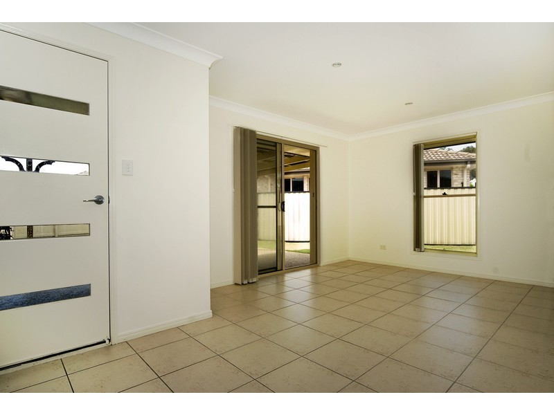 6 Bronte Place, Sandstone Point QLD 4511