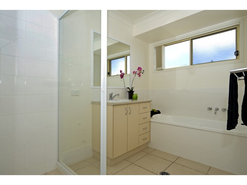 6 Bronte Place, Sandstone Point QLD 4511