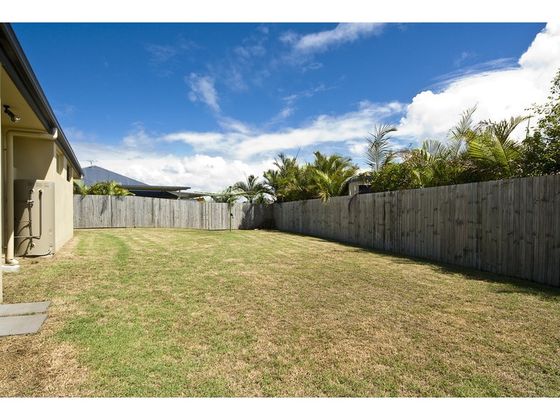 6 Bronte Place, Sandstone Point QLD 4511