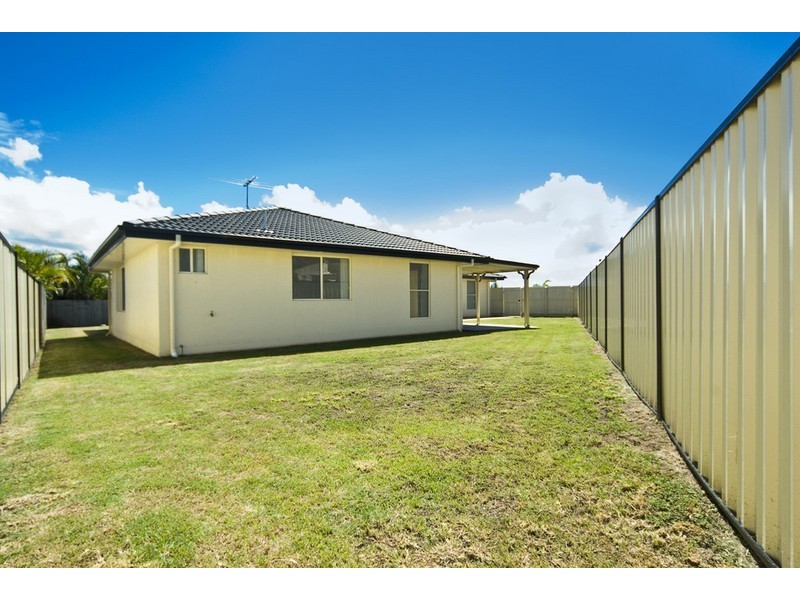6 Bronte Place, Sandstone Point QLD 4511