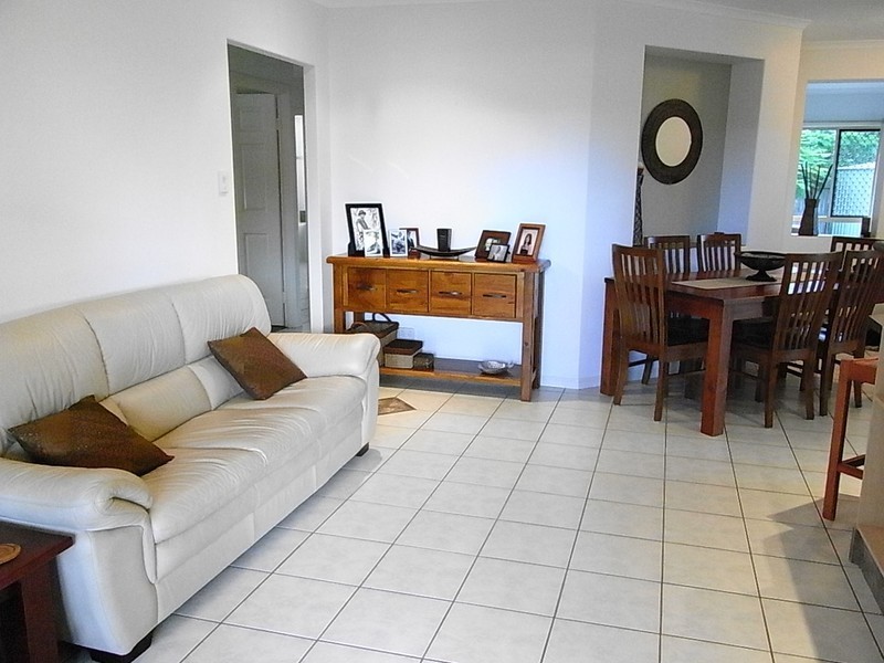 16 Scarborough Court, Sandstone Point QLD 4511