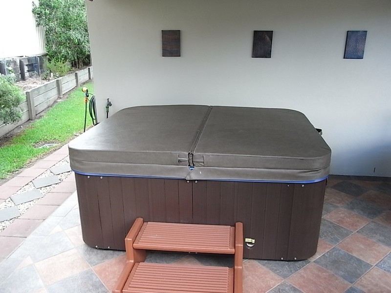 16 Scarborough Court, Sandstone Point QLD 4511