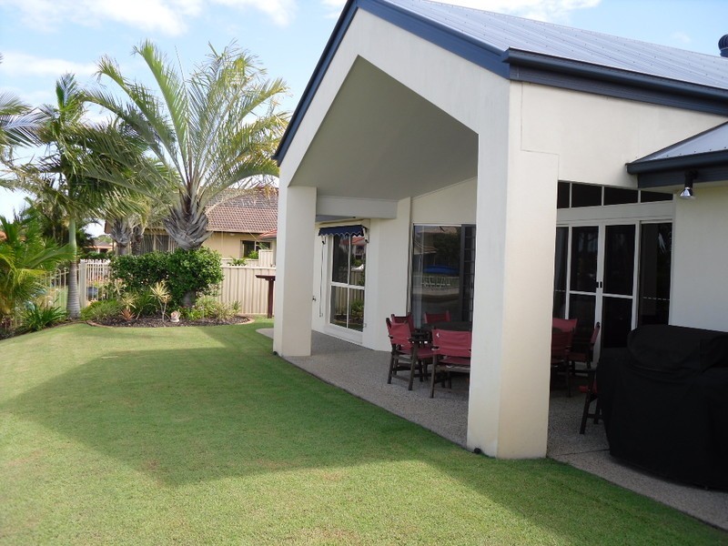 11 Dugong Crescent, Banksia Beach QLD 4507