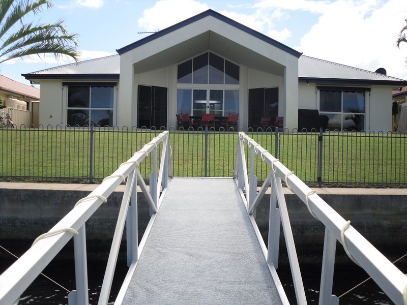 11 Dugong Crescent, Banksia Beach QLD 4507