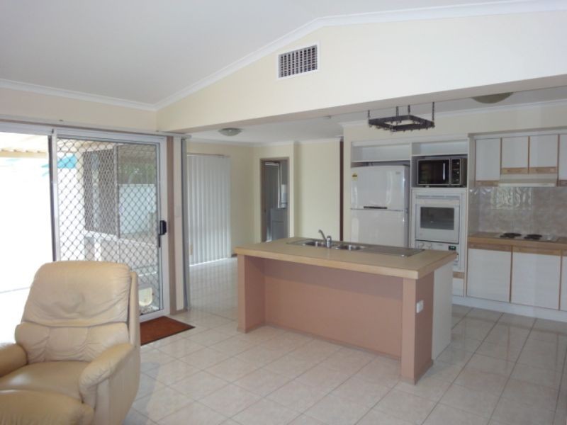 1/4 Tradewinds Drive, Banksia Beach QLD 4507