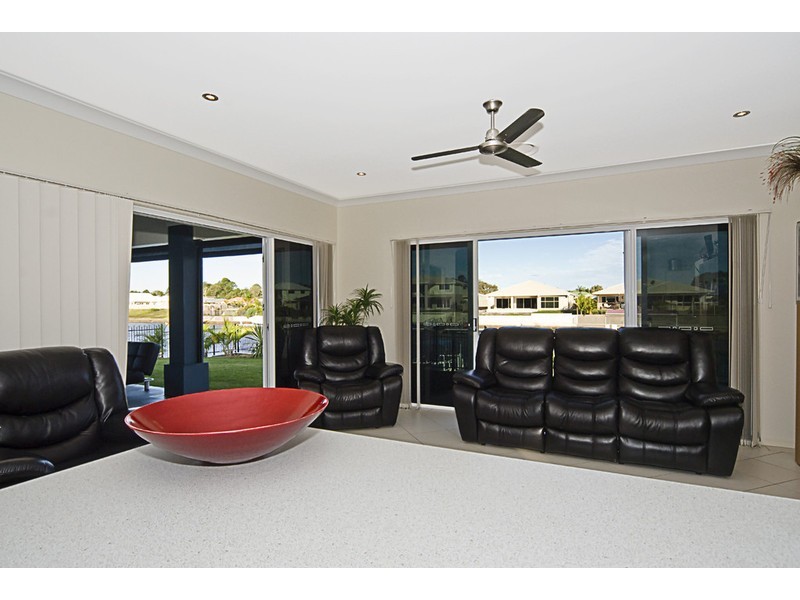 102 Kangaroo Avenue, Bongaree QLD 4507