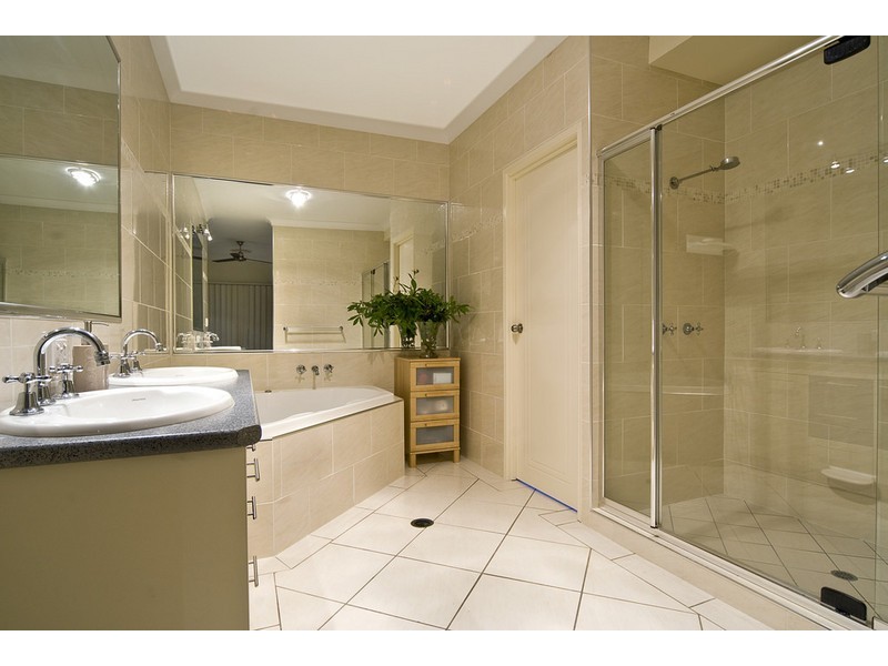 102 Kangaroo Avenue, Bongaree QLD 4507