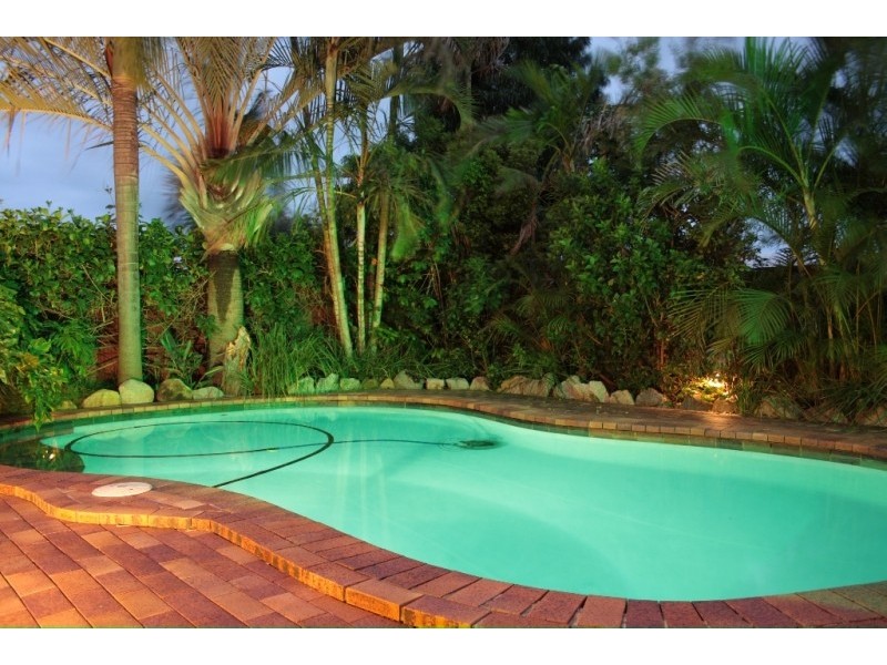 16 Endeavour Drive, Banksia Beach QLD 4507
