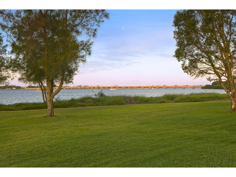A16 Spinnaker Drive, Sandstone Point QLD 4511