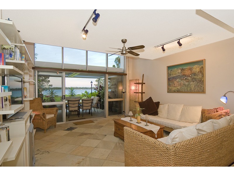 A16 Spinnaker Drive, Sandstone Point QLD 4511