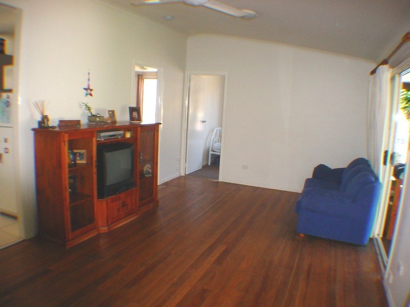 27 Cumming Street, Bongaree QLD 4507
