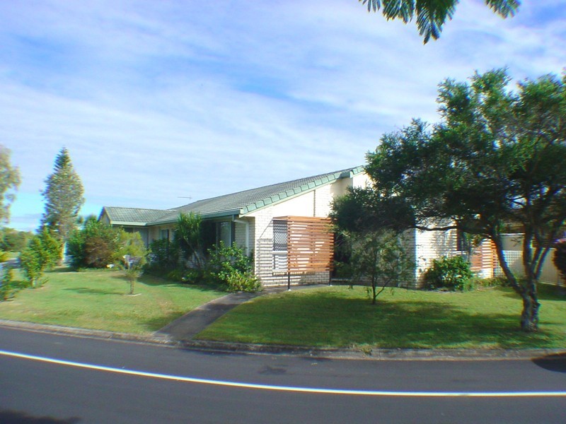 1 Whitepatch Esplanade, Banksia Beach QLD 4507