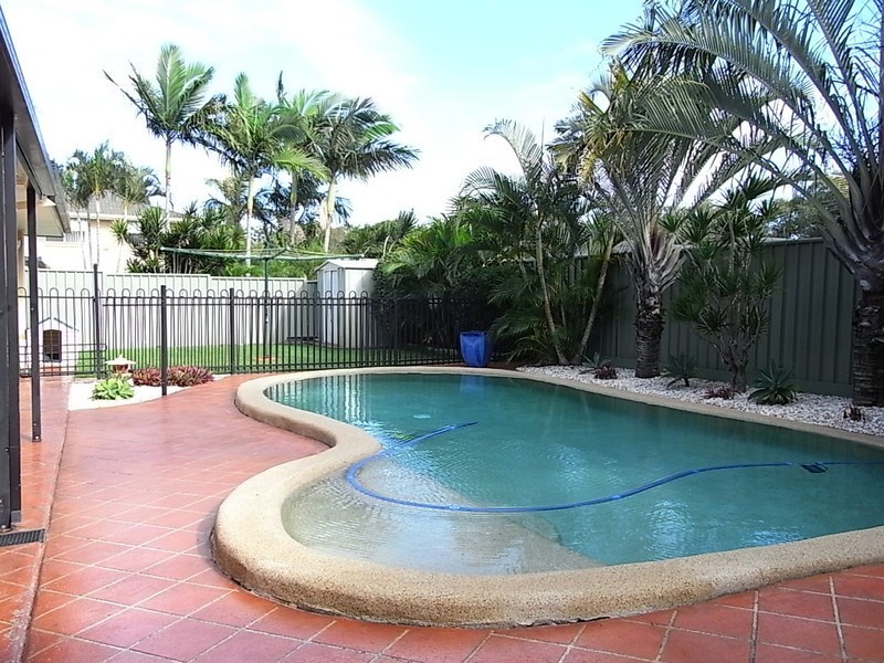2 Brookes Crescent, Woorim QLD 4507