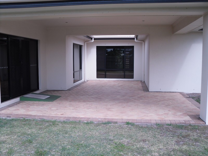 4 Seaeagle Place, Banksia Beach QLD 4507