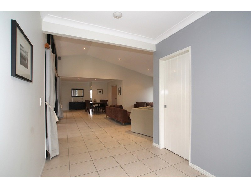 32 Aird Street, Sandstone Point QLD 4511
