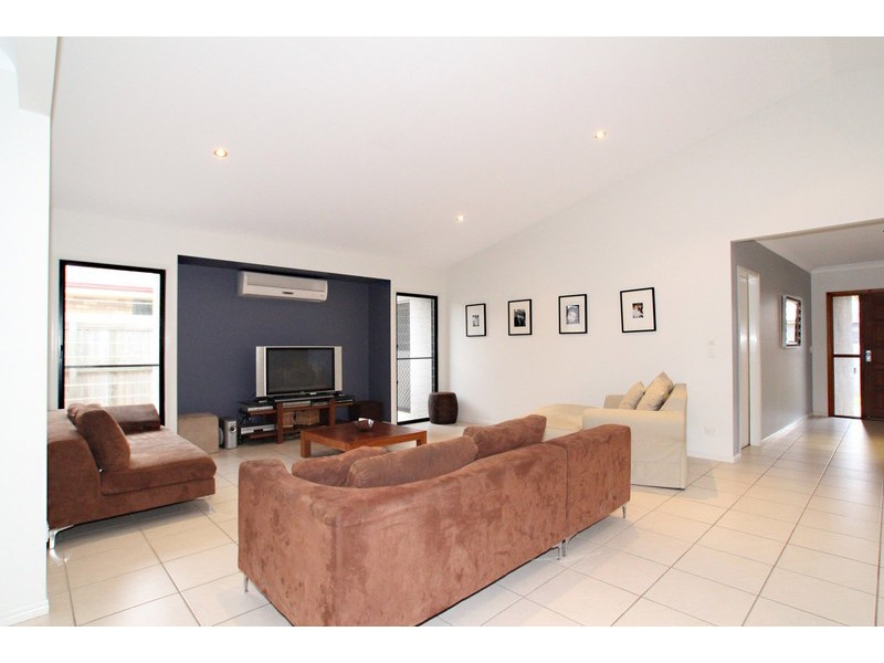 32 Aird Street, Sandstone Point QLD 4511
