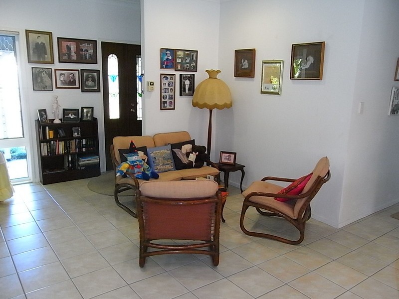 10 Village Avenue, Bongaree QLD 4507