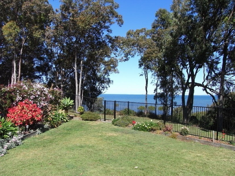 16 Loftus Place, Sandstone Point QLD 4511