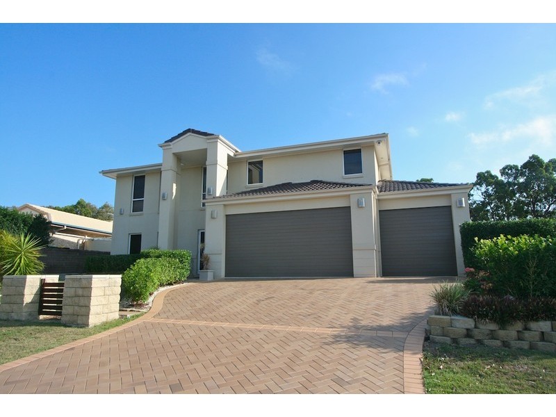 16 Loftus Place, Sandstone Point QLD 4511