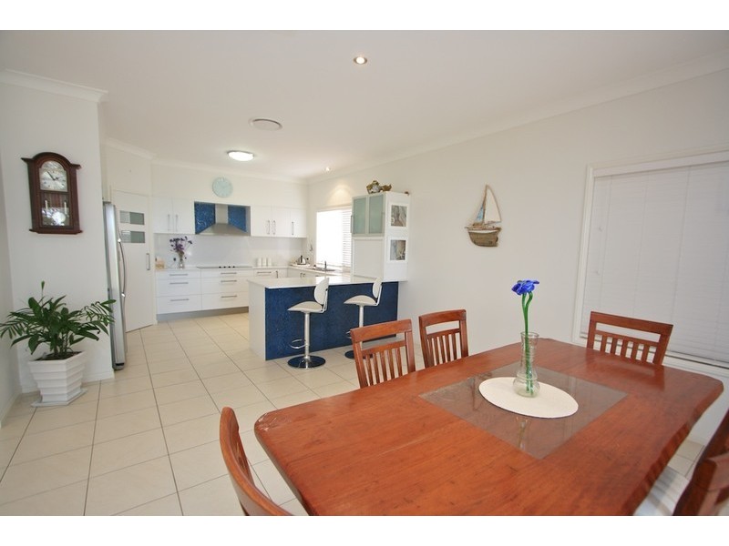 16 Loftus Place, Sandstone Point QLD 4511