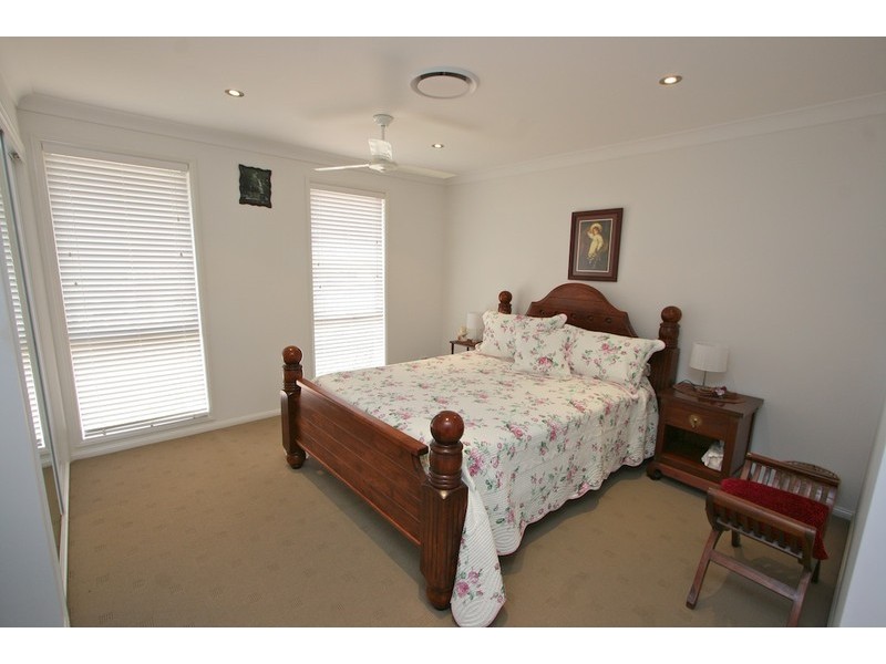 16 Loftus Place, Sandstone Point QLD 4511