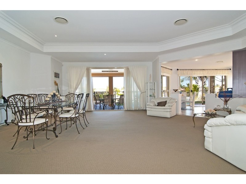 9 Dugong Crescent, Banksia Beach QLD 4507
