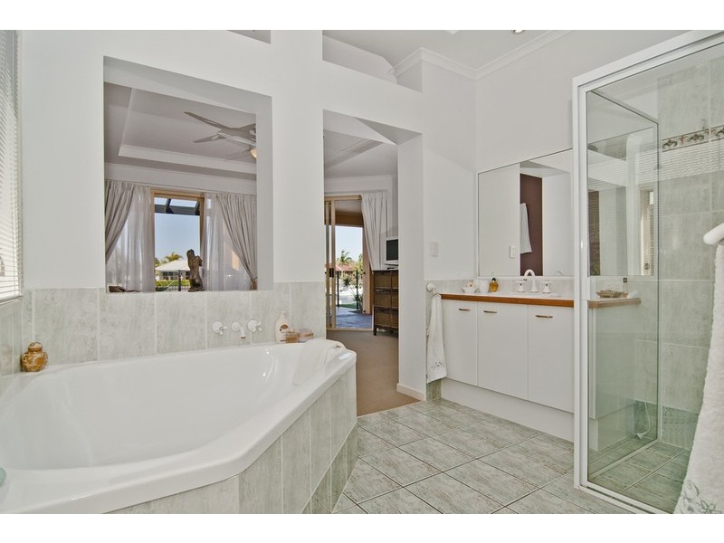 9 Dugong Crescent, Banksia Beach QLD 4507
