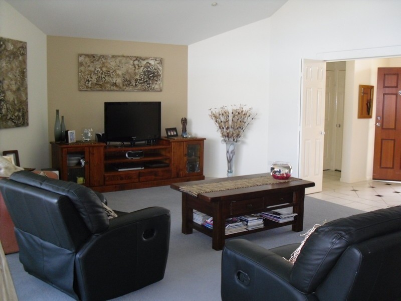 11 Dugong Crescent, Banksia Beach QLD 4507