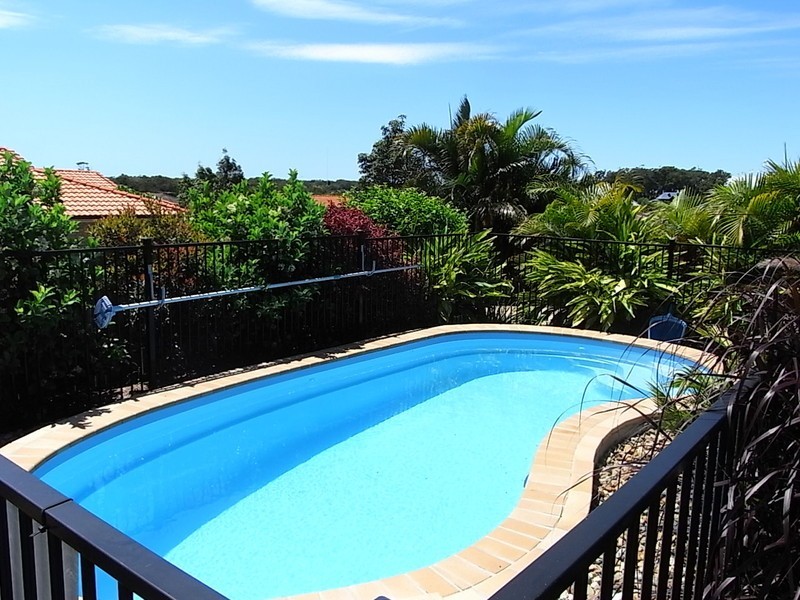 16 Scarborough Court, Sandstone Point QLD 4511