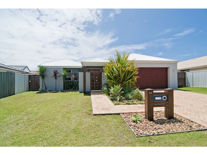 44 Bilinga Court, Sandstone Point QLD 4511