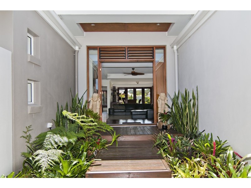 44 Bilinga Court, Sandstone Point QLD 4511