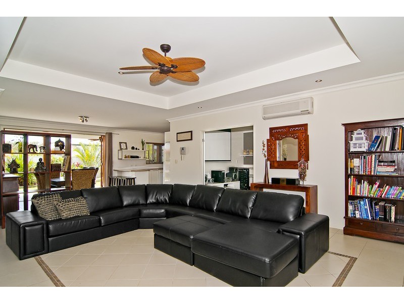 44 Bilinga Court, Sandstone Point QLD 4511