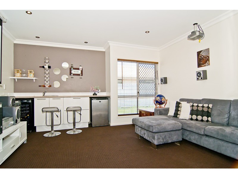 44 Bilinga Court, Sandstone Point QLD 4511