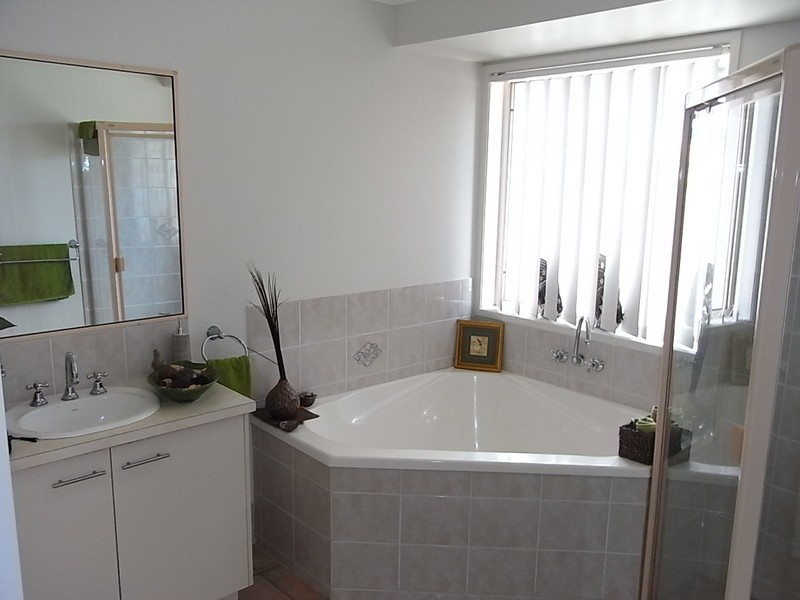 28 Topsail Circuit, Banksia Beach QLD 4507