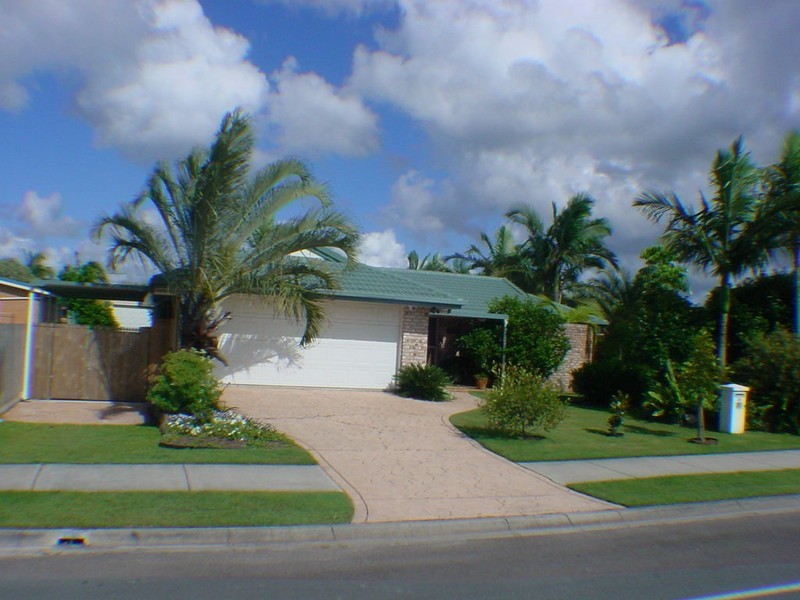 35 Avon Avenue, Banksia Beach QLD 4507