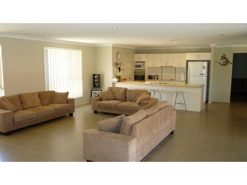 5 Raptor Parade, Banksia Beach QLD 4507