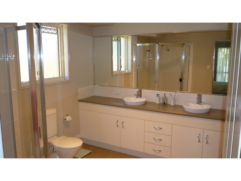 5 Raptor Parade, Banksia Beach QLD 4507