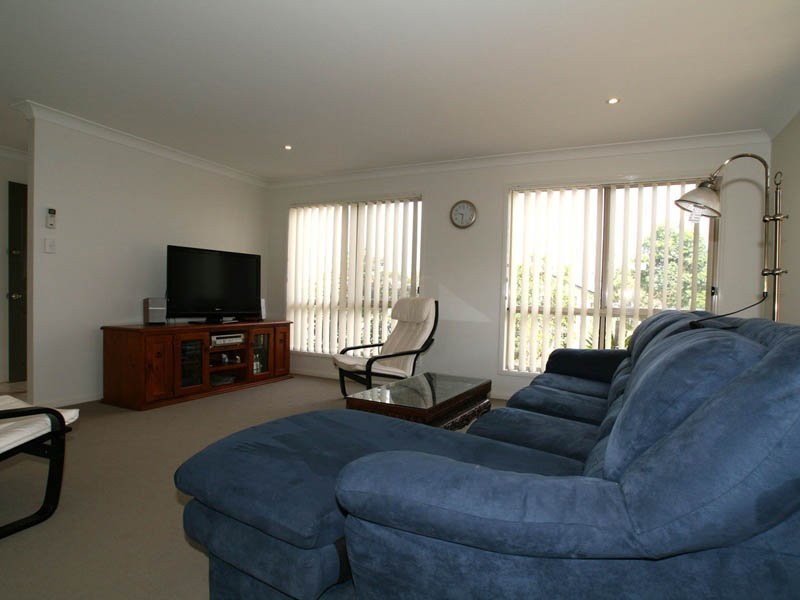 27 Reeders Street, Sandstone Point QLD 4511