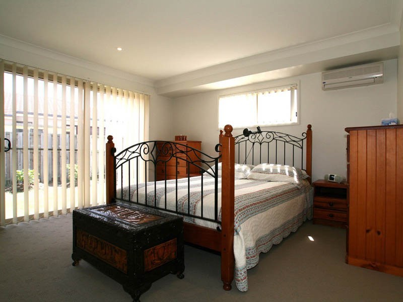 27 Reeders Street, Sandstone Point QLD 4511
