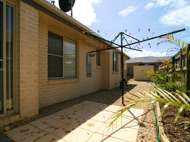 27 Reeders Street, Sandstone Point QLD 4511