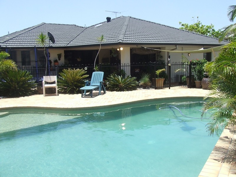 6 Brigantine Place, Banksia Beach QLD 4507