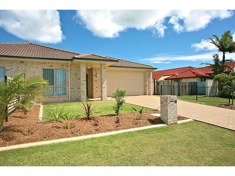 2/8 Bowsprit Crescent, Banksia Beach QLD 4507