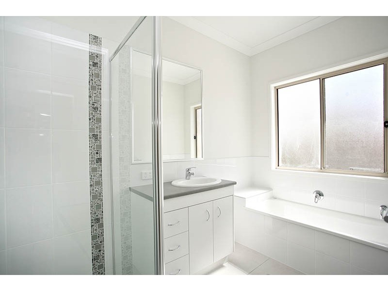 2/8 Bowsprit Crescent, Banksia Beach QLD 4507