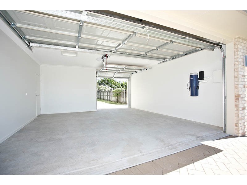 1/8 Bowsprit Crescent, Banksia Beach QLD 4507