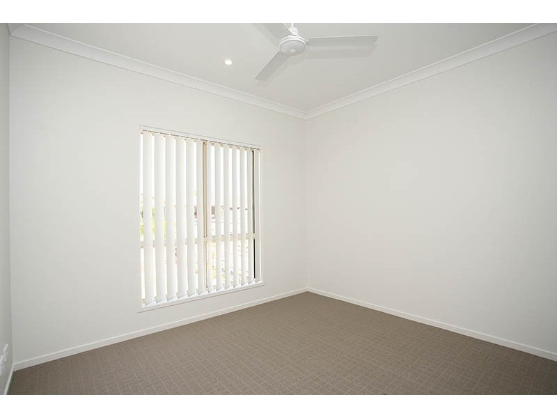 1/8 Bowsprit Crescent, Banksia Beach QLD 4507